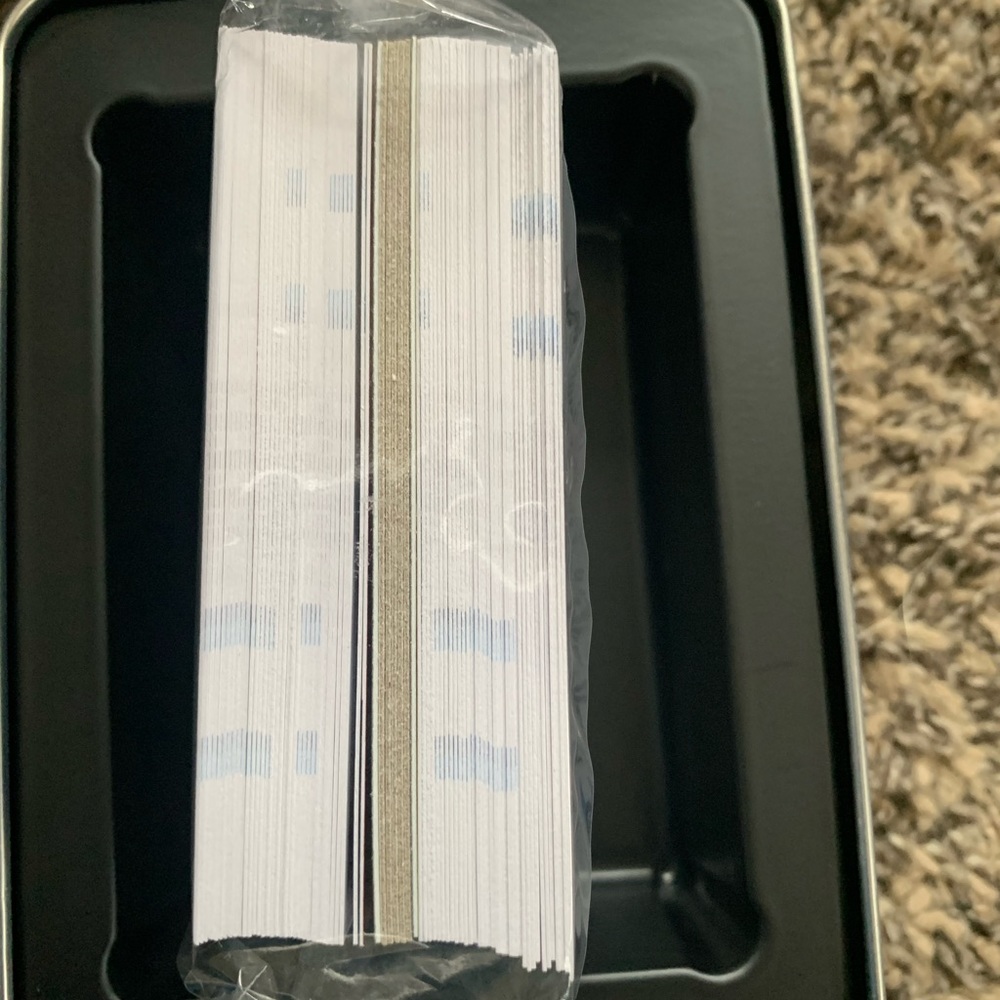 Unopened MLB TOPPS 2021 series one tin!! - Picture 6 of 8